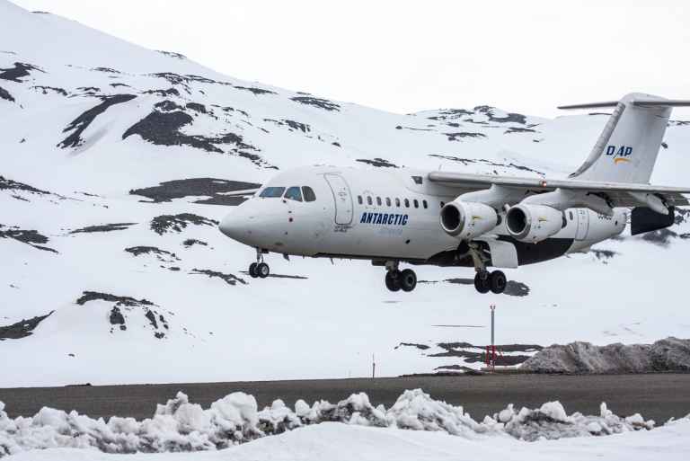 AXXI_3_AXXI_RTD_PlaneShortlyBeforeLanding