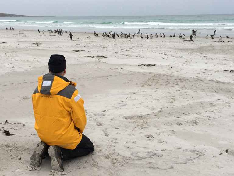 QUA_3_Greg-QUA_RTD_Falklands-traveller-shore