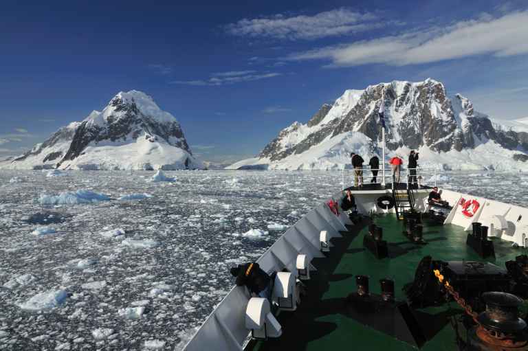 SHU_3_SHU_ALL_ship-bow-landscape