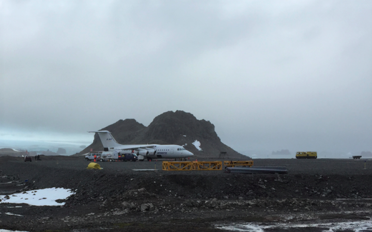SW_3_Alex_Mudd-ALL_plane-bad-weather-e