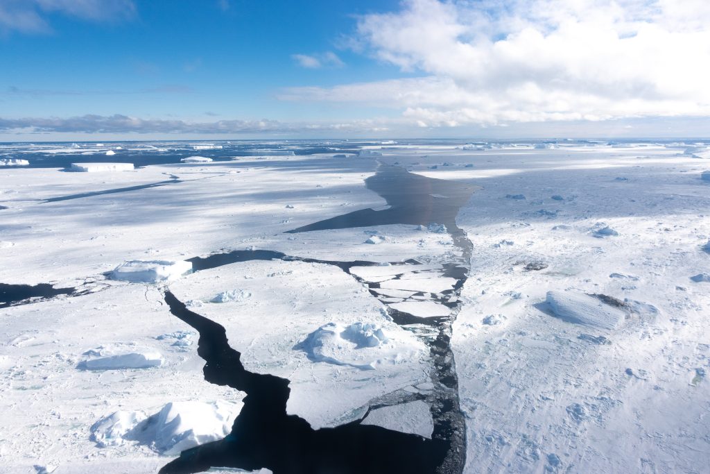 Ice of the the Weddell Sea from the air